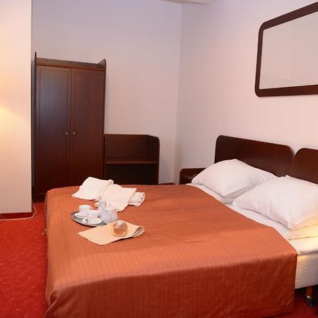 Hotel Pod Debami Terespol Esterno foto