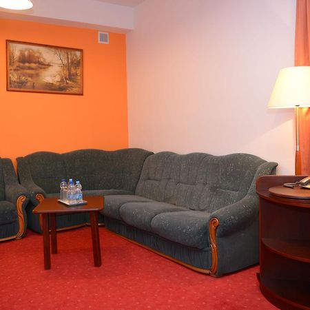 Hotel Pod Debami Terespol Esterno foto