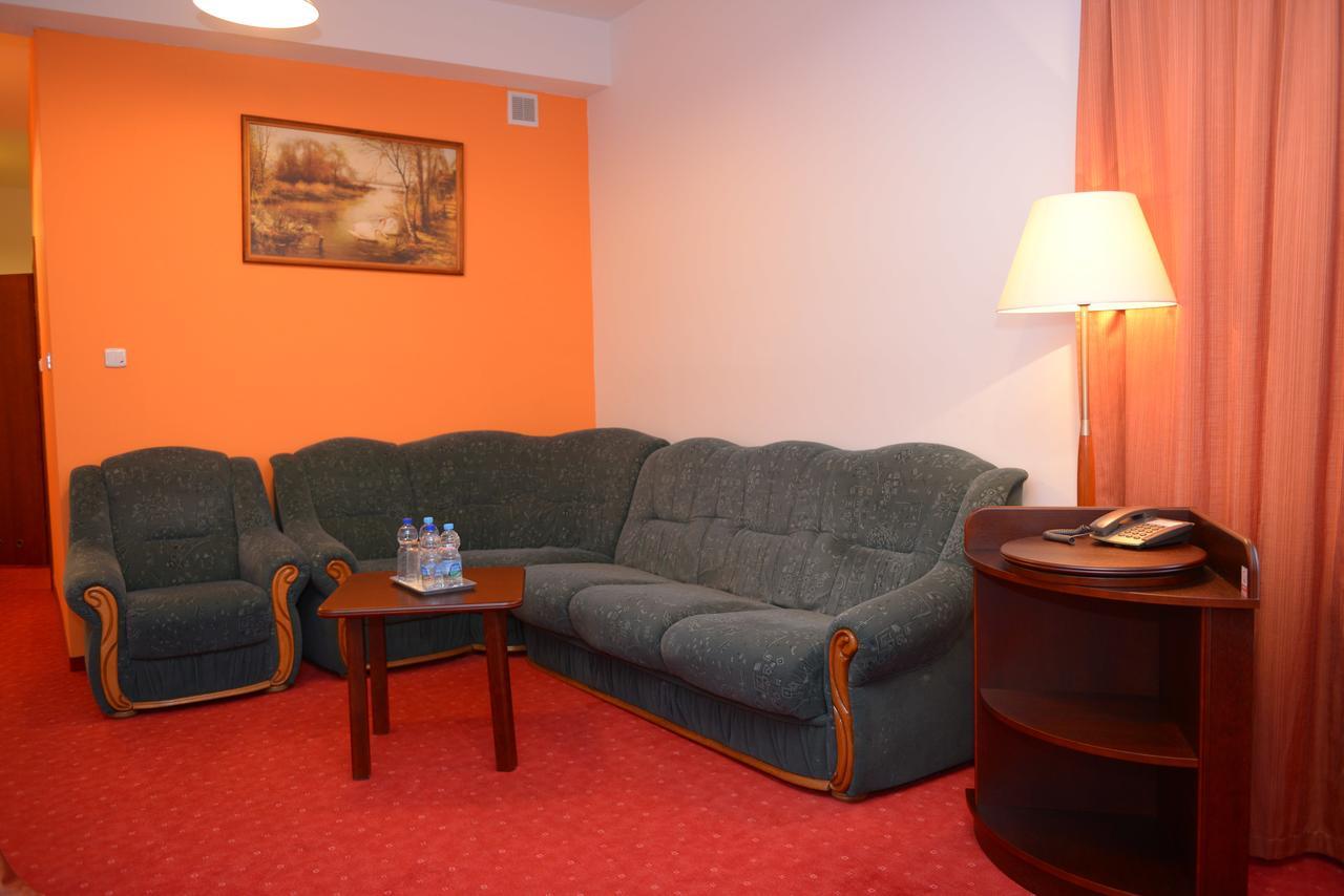 Hotel Pod Debami Terespol Esterno foto