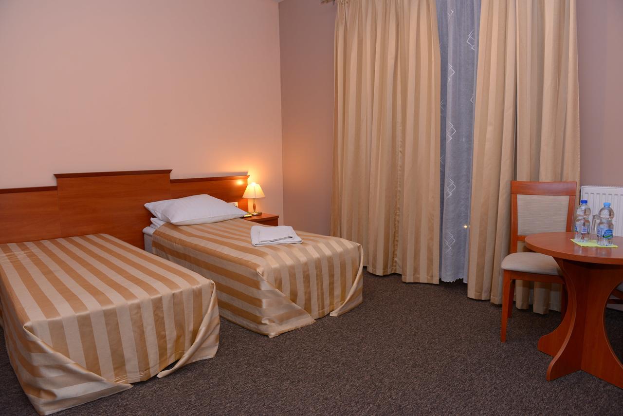 Hotel Pod Debami Terespol Esterno foto