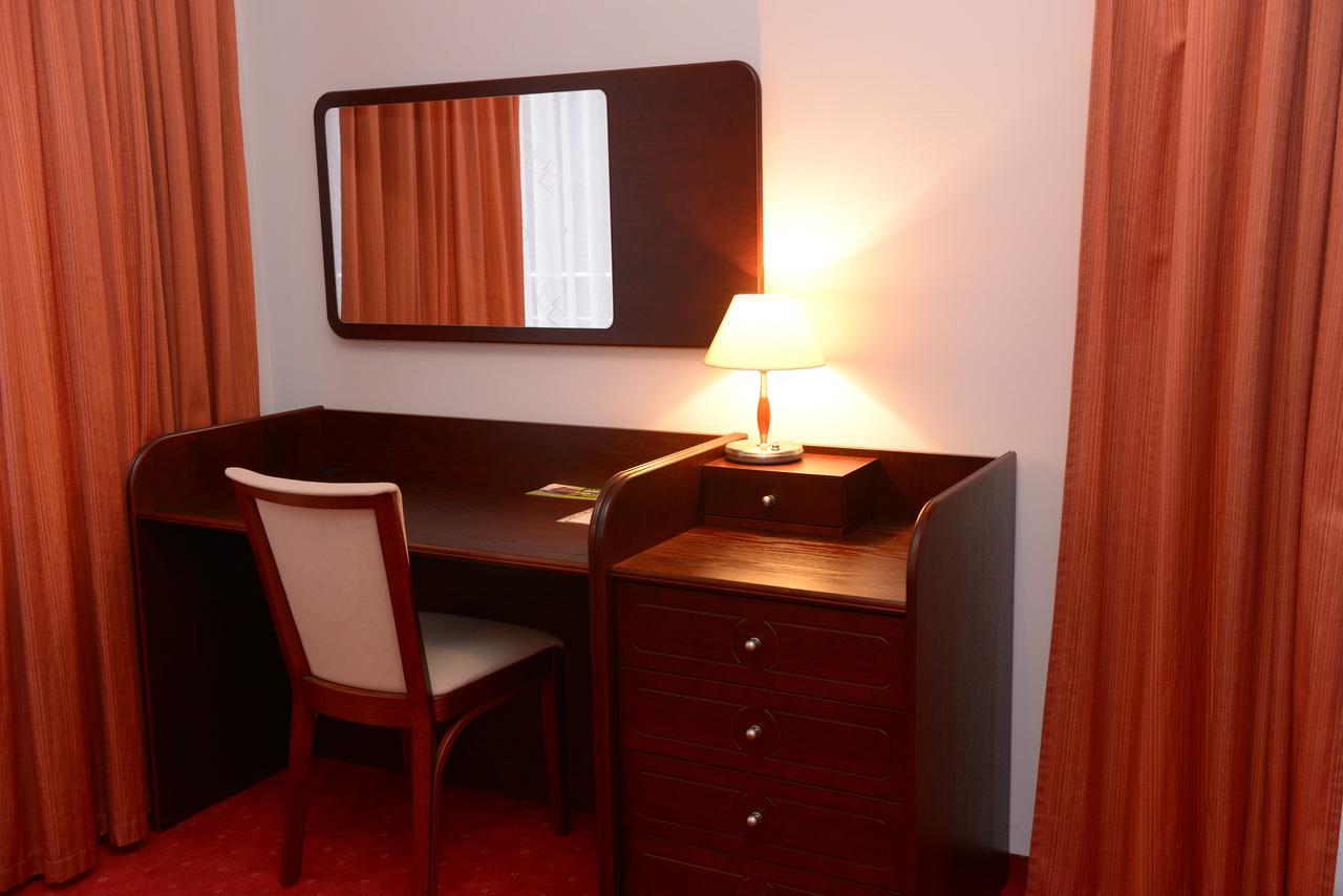 Hotel Pod Debami Terespol Esterno foto