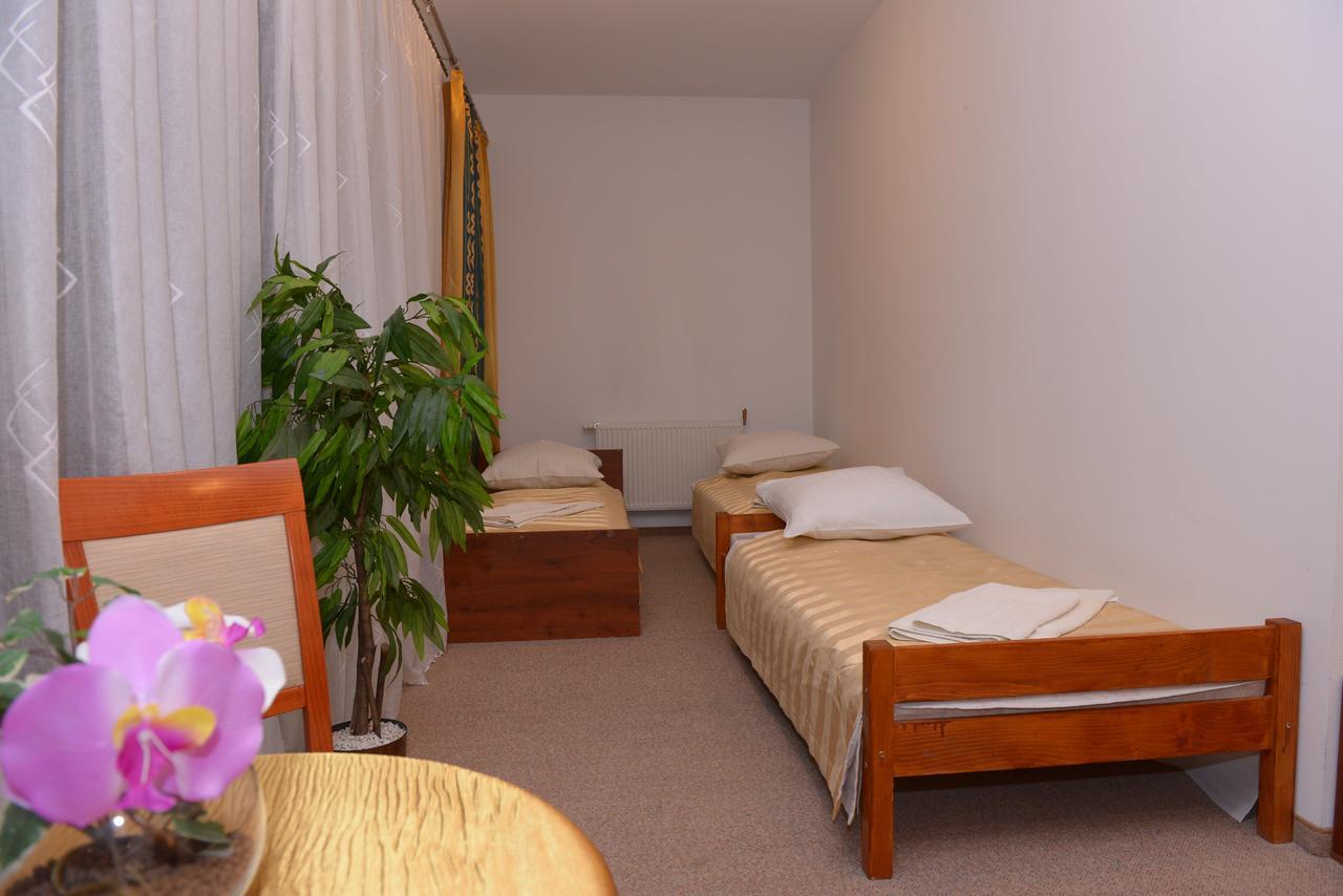 Hotel Pod Debami Terespol Esterno foto