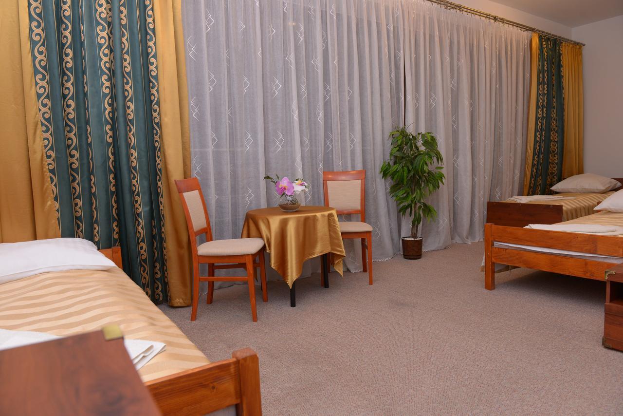 Hotel Pod Debami Terespol Esterno foto