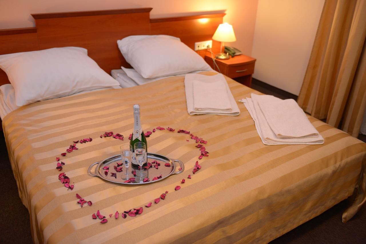 Hotel Pod Debami Terespol Esterno foto