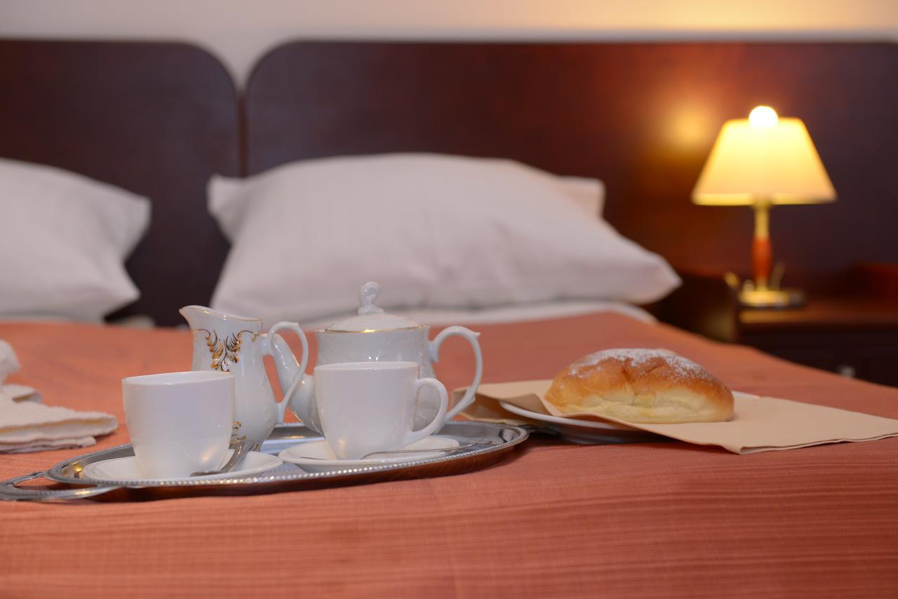 Hotel Pod Debami Terespol Esterno foto