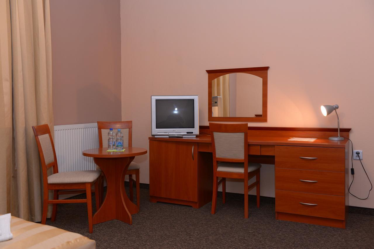 Hotel Pod Debami Terespol Esterno foto