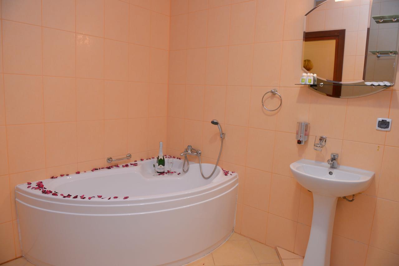 Hotel Pod Debami Terespol Esterno foto